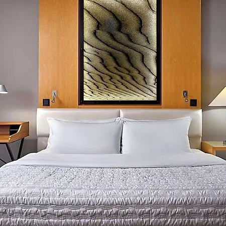 Le Meridien Hotel *