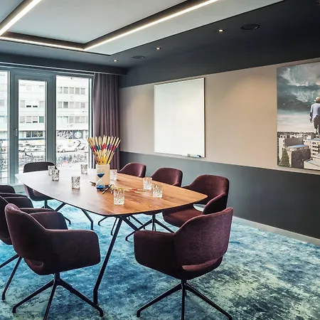 Le Meridien Hotel *