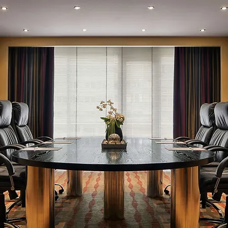 Le Meridien Отель